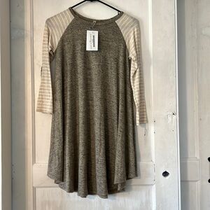 NWT girl’s sz Lg raglan sleeve tunic dress. Soft fabric with curved swingy hem